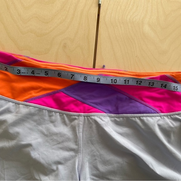 lululemon Cool Breeze Groovy Run Shorts 4.5” Size 10 - Picture 8 of 8